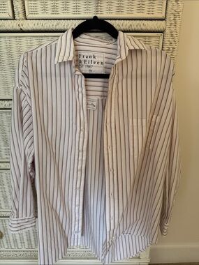 Frank & Eileen Men’s White Shirt with Thin Burgundy Stripes